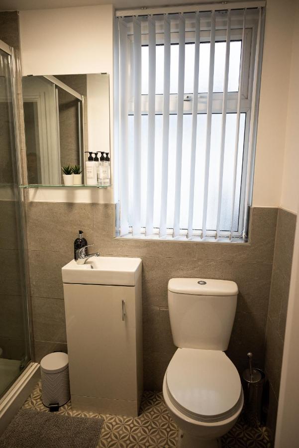 Elmo River Studios - 6 En-Suites In Wallasey - Easy Parking - Short And Long Stays Welcome Exterior foto